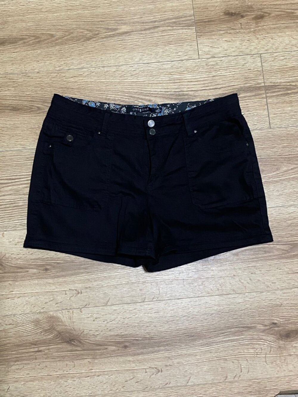Black Shorts Pockets/Size 14